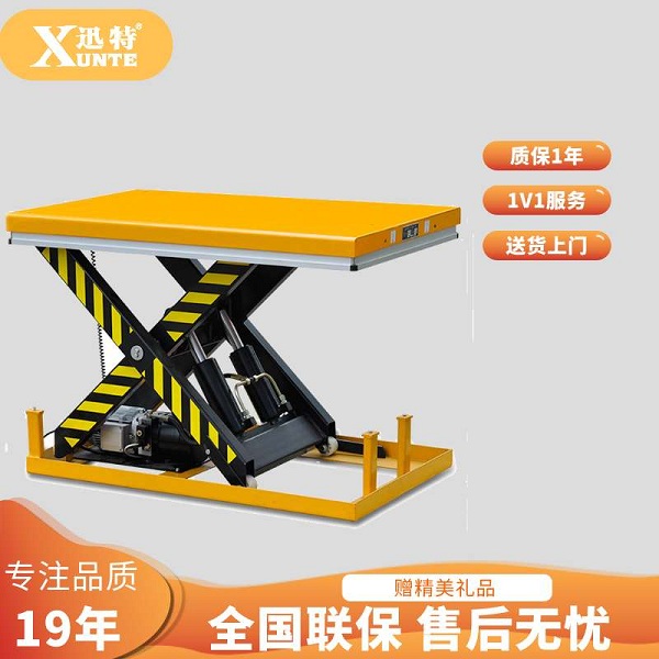 電動(dòng)升降平臺(tái)價(jià)格。我們公司成立于2001年。目前，公司主要從事各類(lèi)升降平臺(tái)、高空作業(yè)平臺(tái)和卸貨平臺(tái)的銷(xiāo)售、安裝、維修業(yè)務(wù)。公司內(nèi)部已經(jīng)擁有一支強(qiáng)有力的銷(xiāo)售、安裝、維修、保養(yǎng)團(tuán)隊(duì)。多年來(lái)一直以客戶(hù)為中心，做到讓客戶(hù)滿(mǎn)意是我們的宗旨。電動(dòng)升降平臺(tái)價(jià)格。公司多年來(lái)都有穩(wěn)定的客戶(hù)，一般老顧客介紹的也比較多，新客戶(hù)在網(wǎng)站上看到我們后都會(huì)被吸引詢(xún)價(jià)，在了解過(guò)之后都是選擇了我們。電動(dòng)升降平臺(tái)價(jià)格。這不上周一個(gè)客戶(hù)，從其他客戶(hù)那看到了我們的產(chǎn)品找過(guò)來(lái)的，詢(xún)價(jià)之后毫不猶豫就下單了，顧客信任我們一直是我們的動(dòng)力及信心，蘇州市迅特液壓升降機(jī)械有限公司歡迎您咨詢(xún)了解。